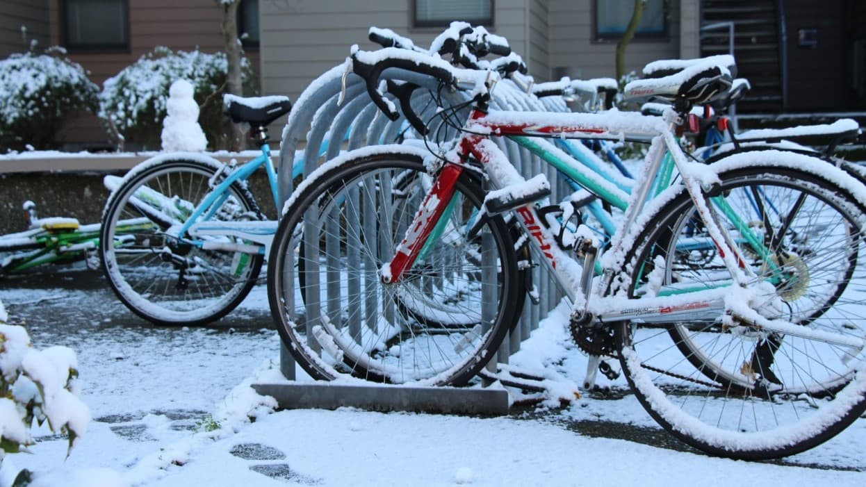 Winter Commuting on an E-Bike: Gear, Maintenance, and Safety Tips